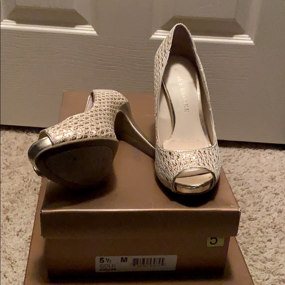 Audrey Brooke Gold Quillan peep toe